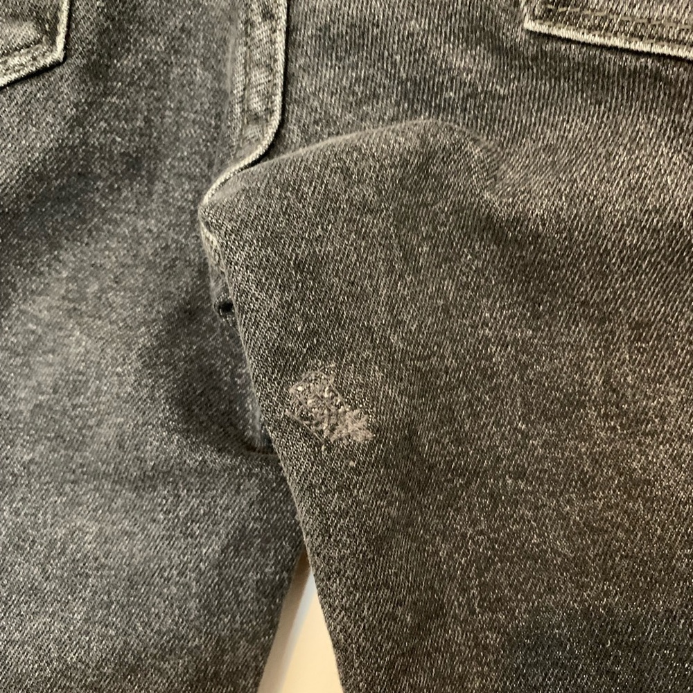 NWT Levi’s 711 Skinny Mid Rise Distressed Jeans - Picture 6 of 8
